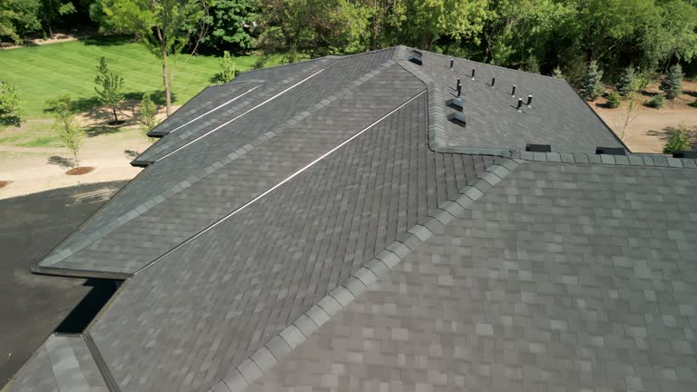 Best Emergency Roof Repair Services  in Lakes West, CT